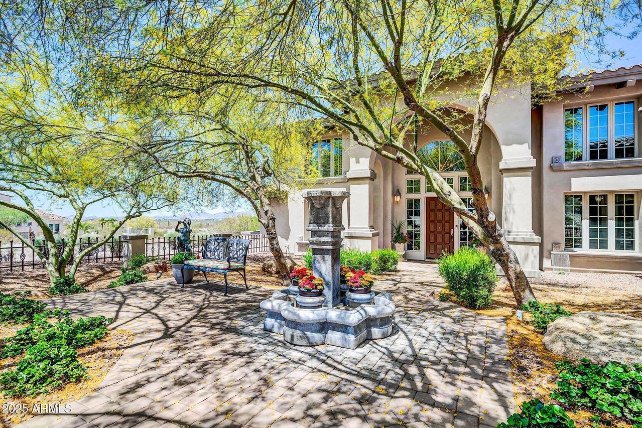 17636 W Paseo Way, Goodyear, AZ 85338
