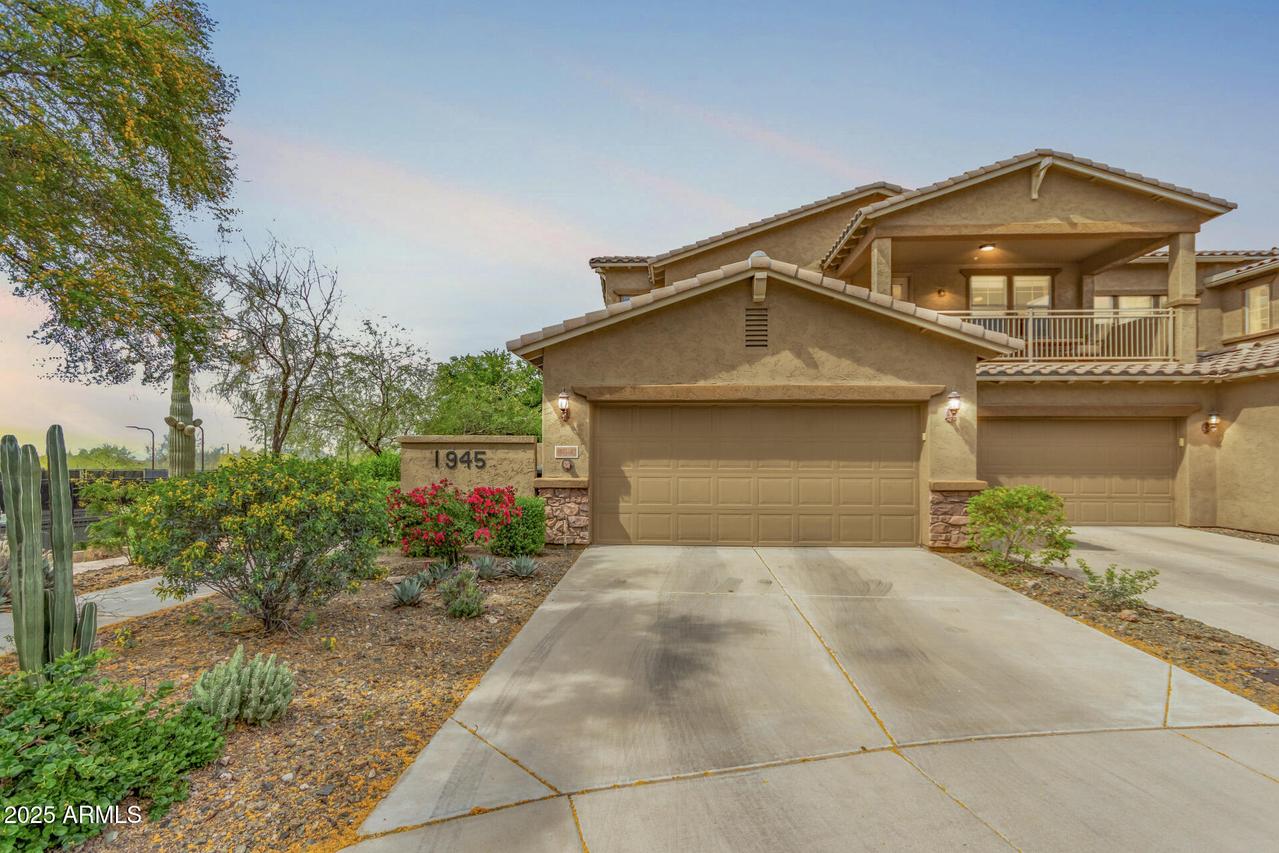 1945 W Desert Vista Tr. #81, Phoenix, AZ 85085