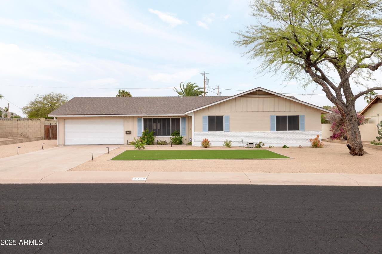 2710 E Cinnabar Ave., Phoenix, AZ 85028