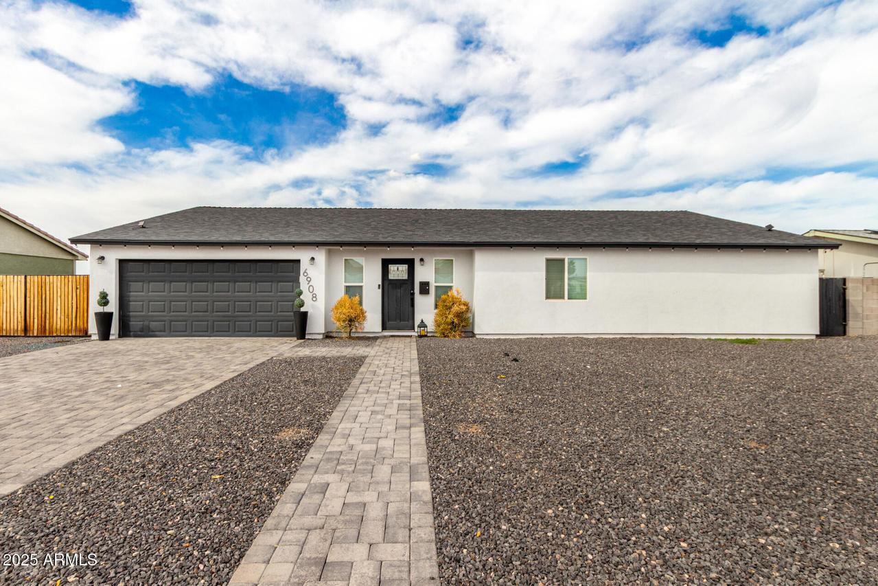 6908 W Wanda Lynn Ln., Peoria, AZ 85382