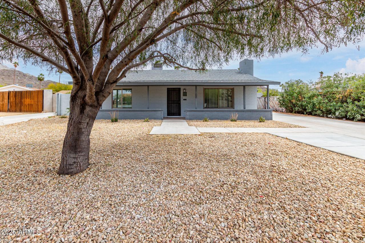 9805 N 7th Ave., Phoenix, AZ 85021