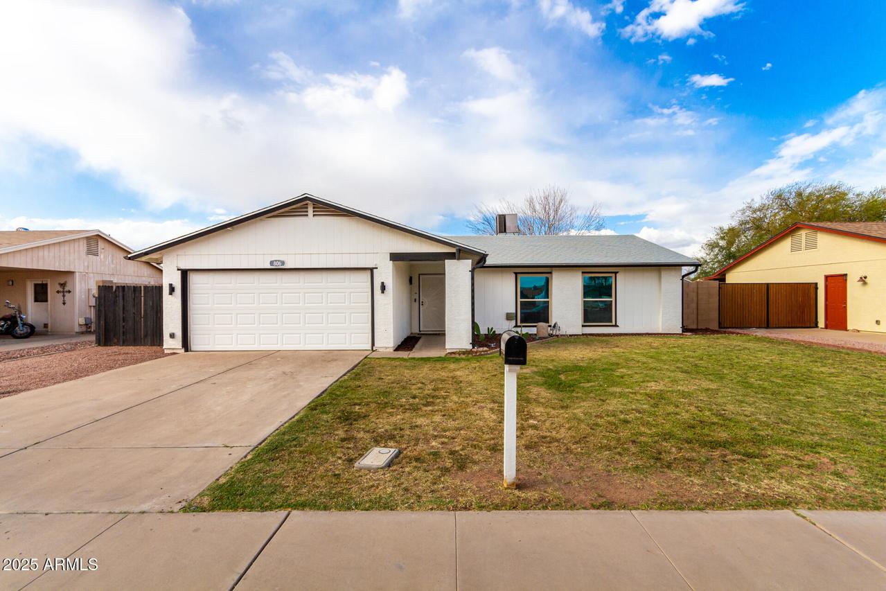 806 W El Alba Way, Chandler, AZ 85225