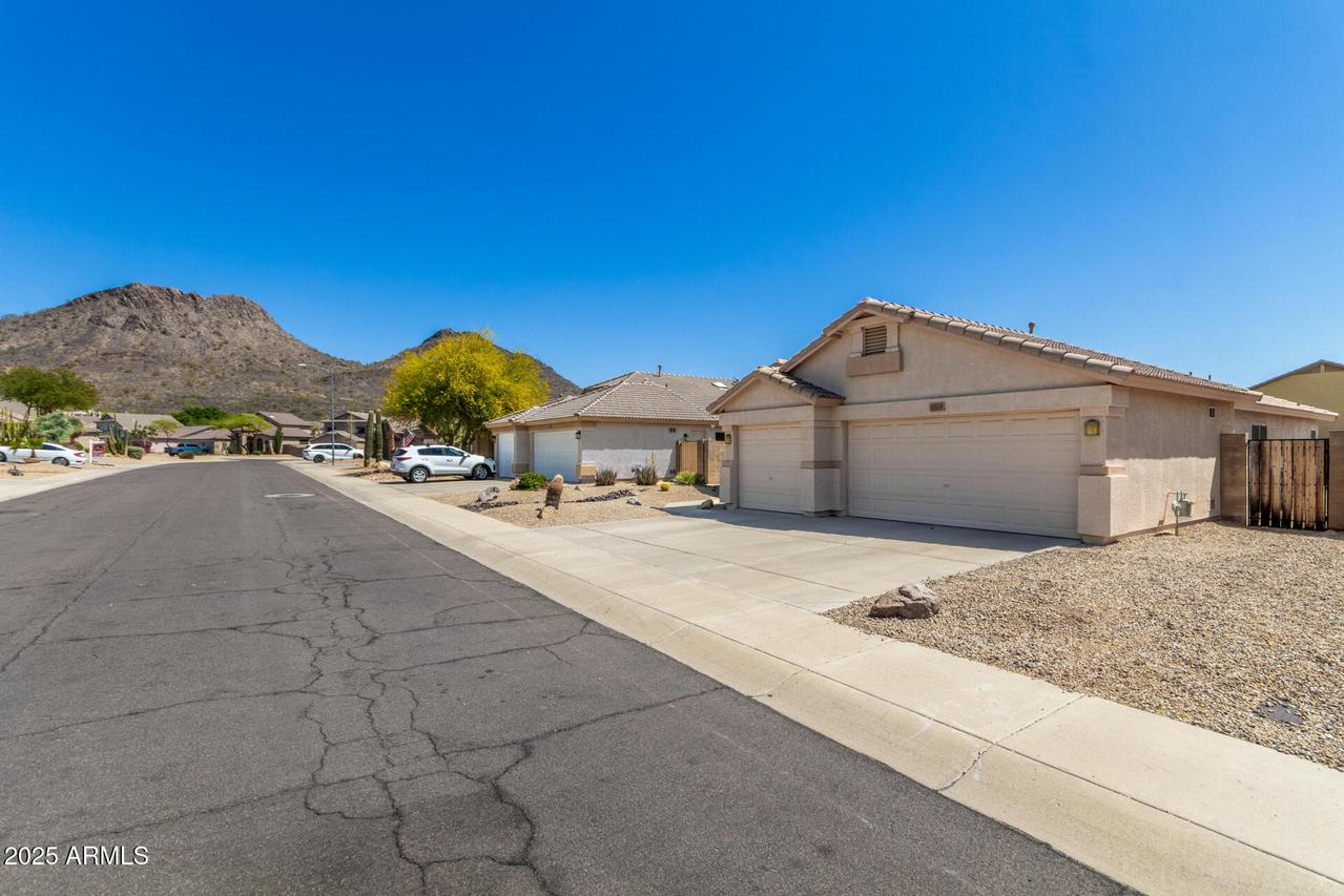 6539 W Briles Rd., Phoenix, AZ 85083
