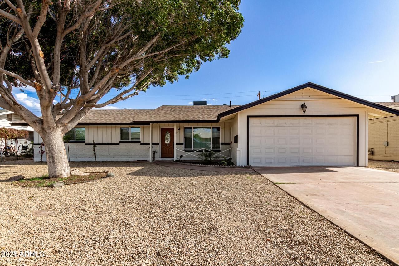 3733 W Flynn Ln., Phoenix, AZ 85019