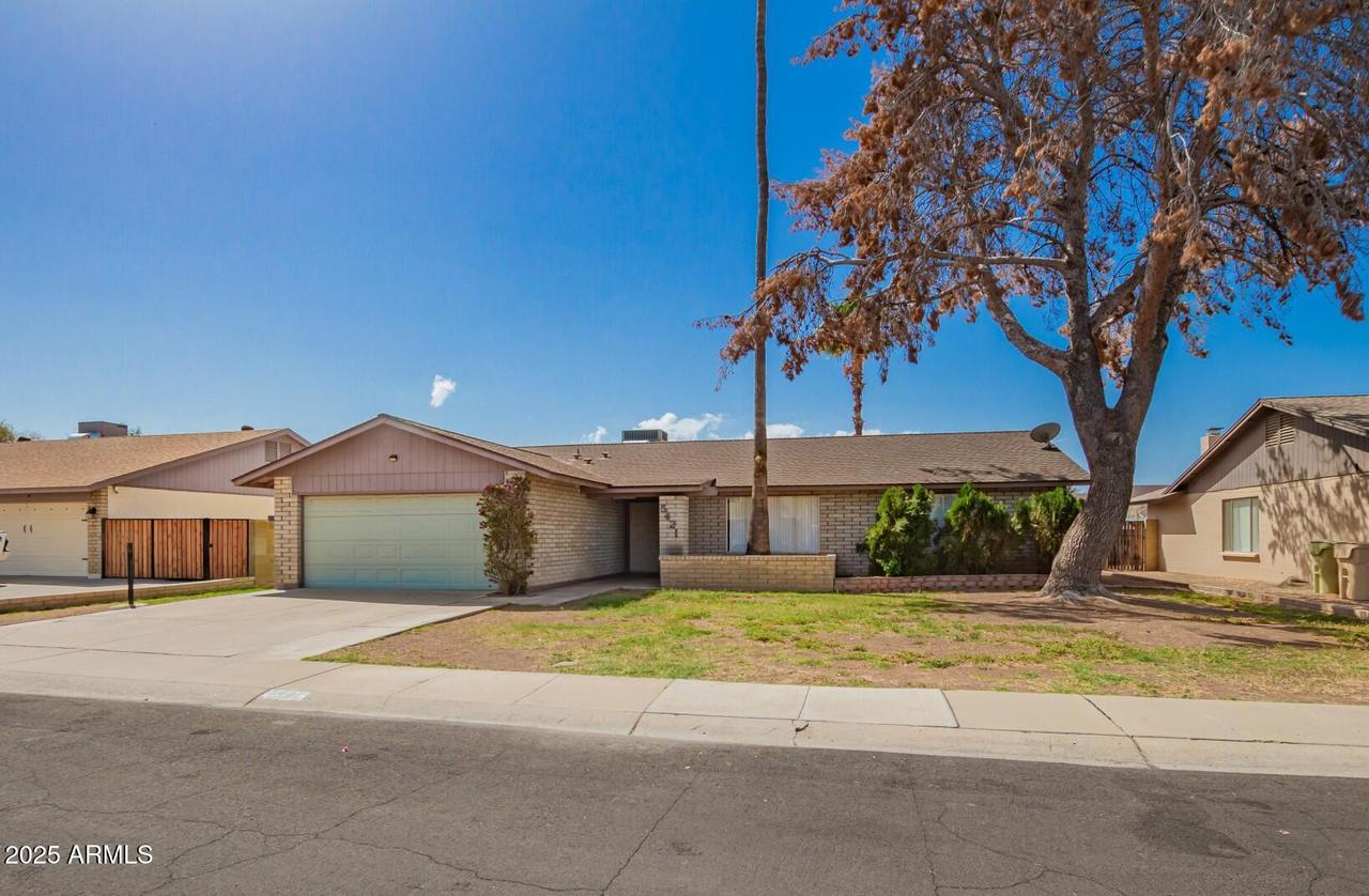 5421 W Seldon Ln., Glendale, AZ 85302