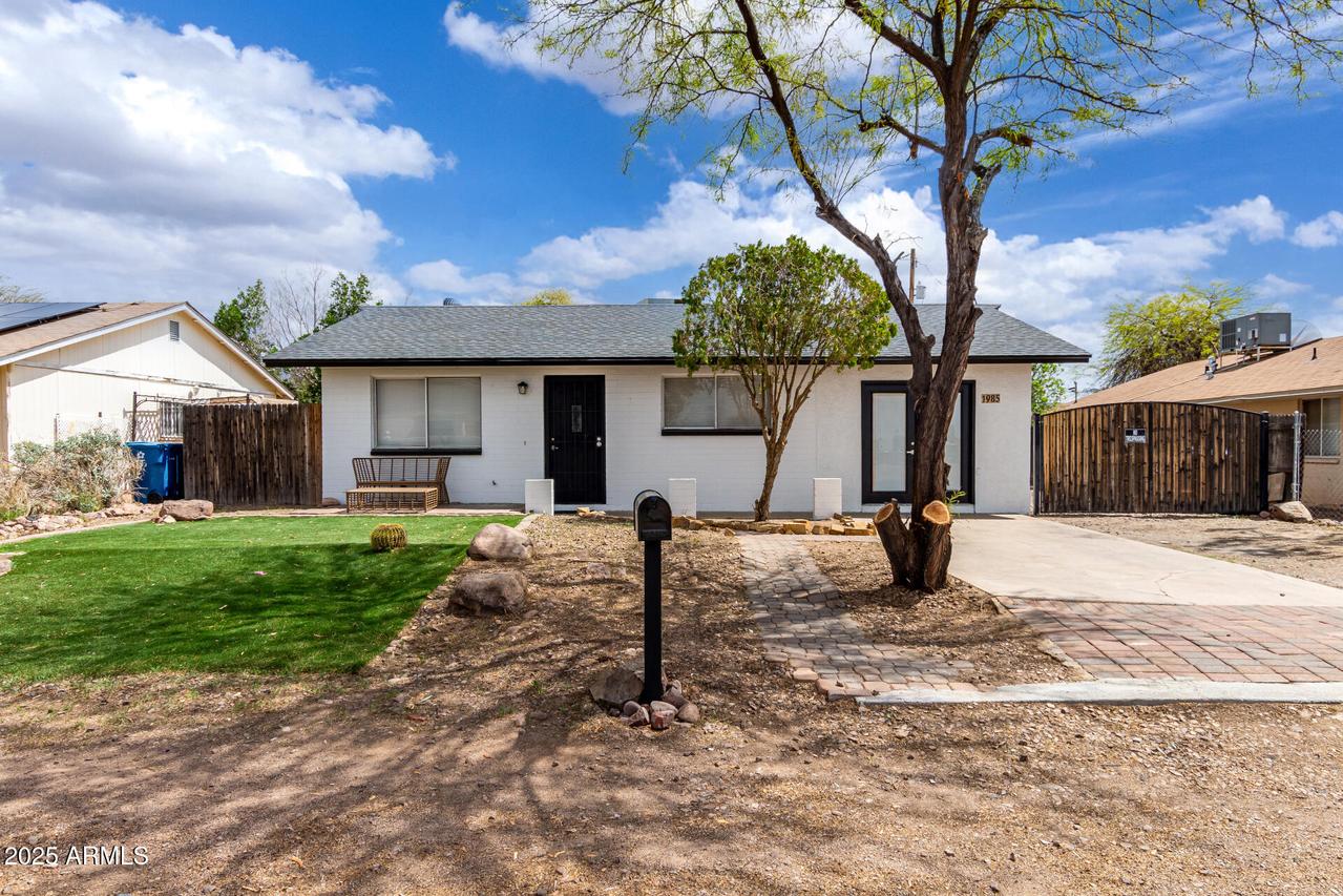1985 S Plaza Dr., Apache Junction, AZ 85120