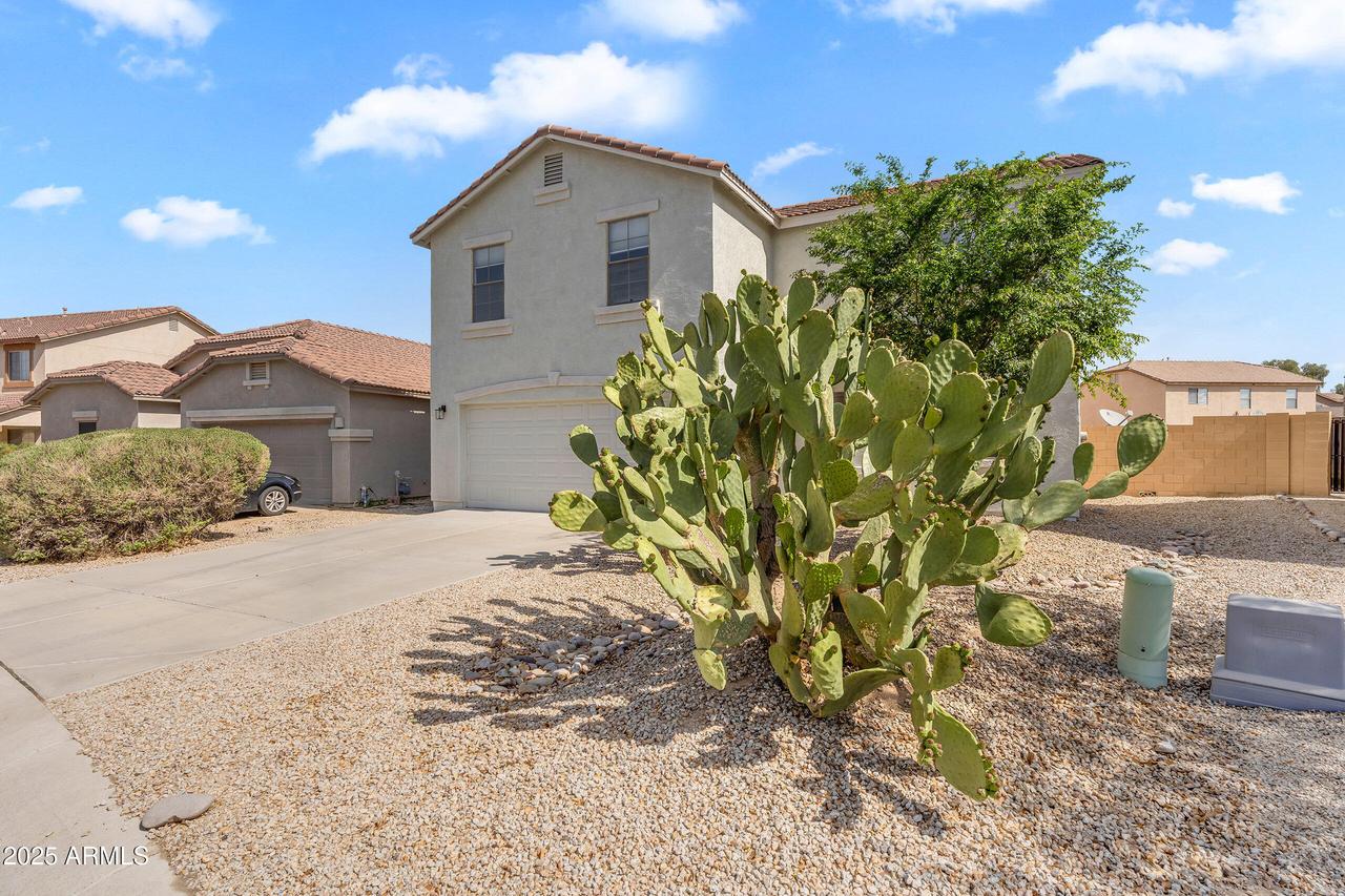 40499 N Las Praderas St., San Tan Valley, AZ 85140