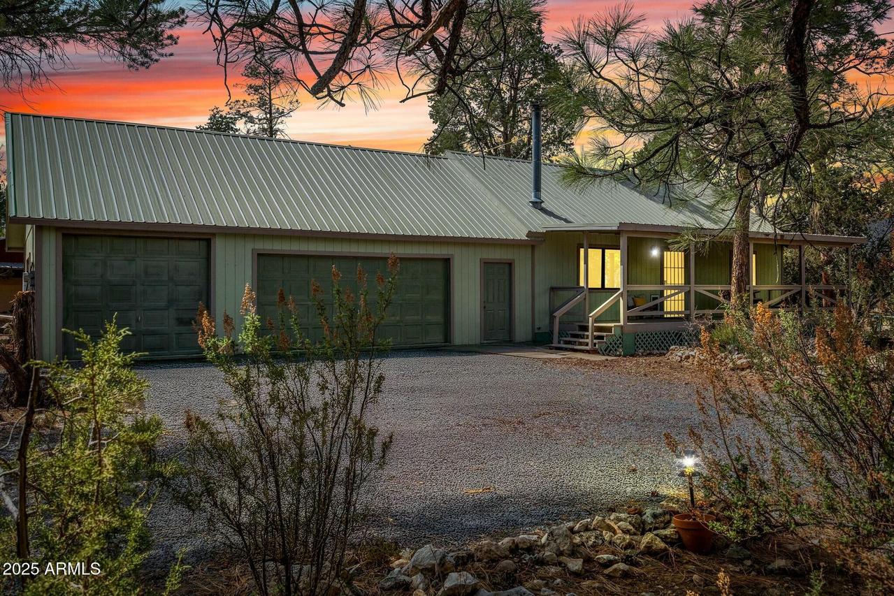 2061 Cherokee Strip Rd., Overgaard, AZ 85933