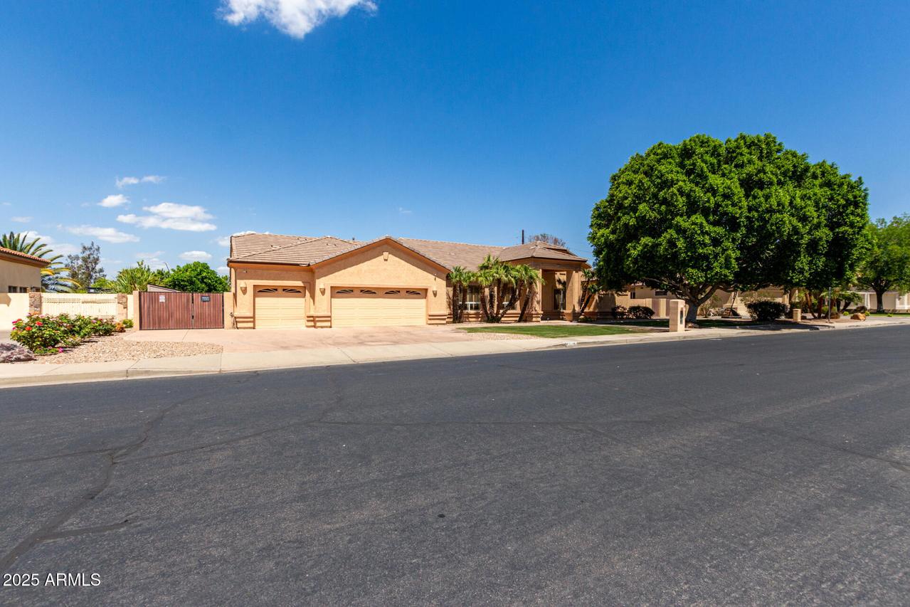 2528 N Ashbrook Cir., Mesa, AZ 85213