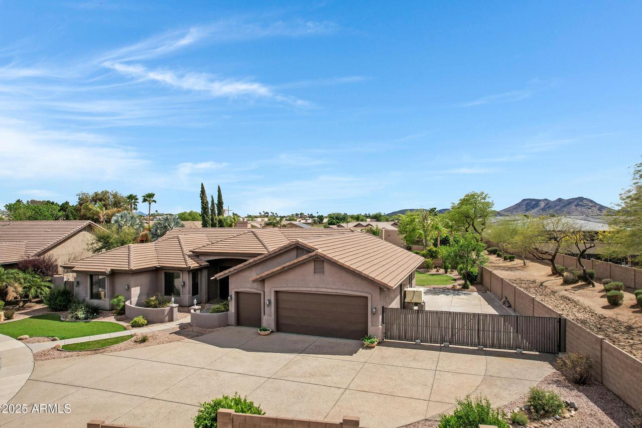 4319 W Saguaro Park Ln., Glendale, AZ 85310