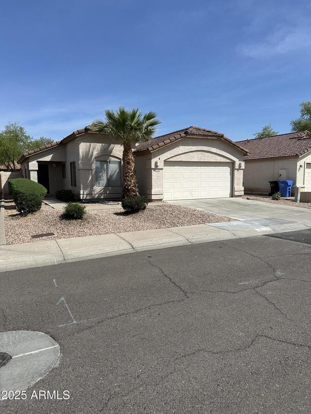 2016 E Danbury Rd., Phoenix, AZ 85022