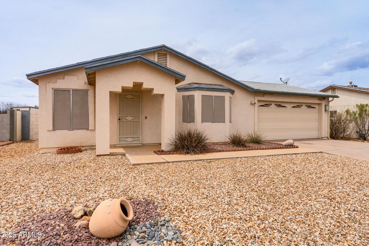 115 Arrowhead Dr., Huachuca City, AZ 85616