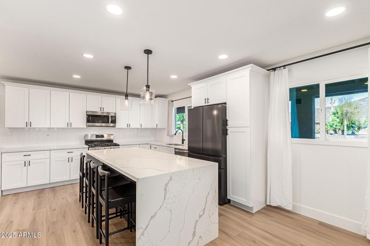 2236 W Shaw Butte Dr., Phoenix, AZ 85029