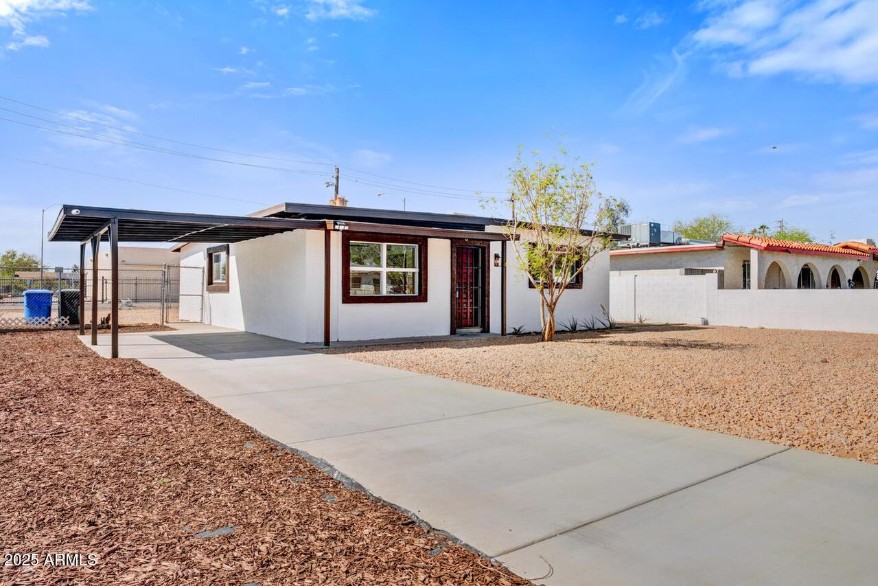 3301 W Portland St., Phoenix, AZ 85009