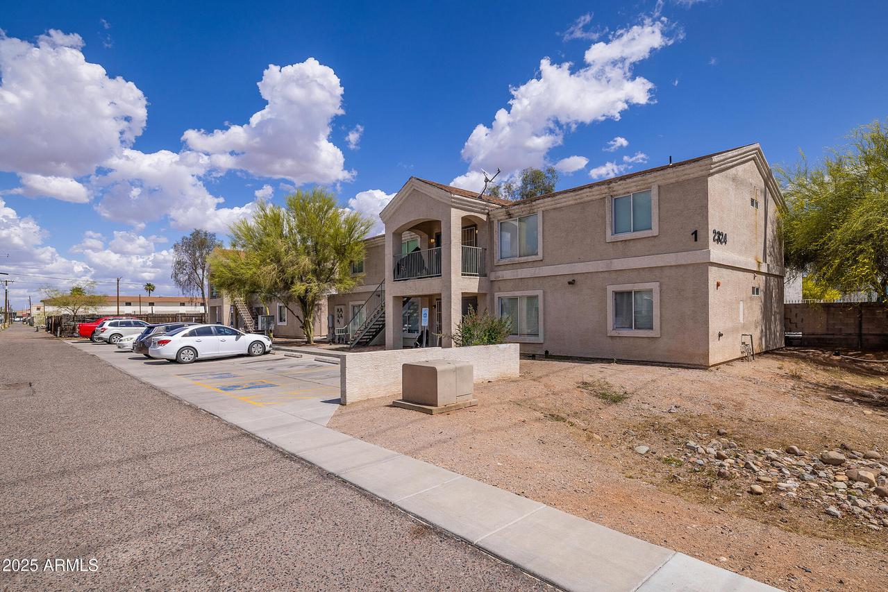 2324 W Lone Cactus Dr. #101, Phoenix, AZ 85027