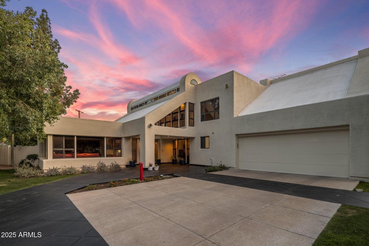 1209 W Golden Ln., Phoenix, AZ 85021