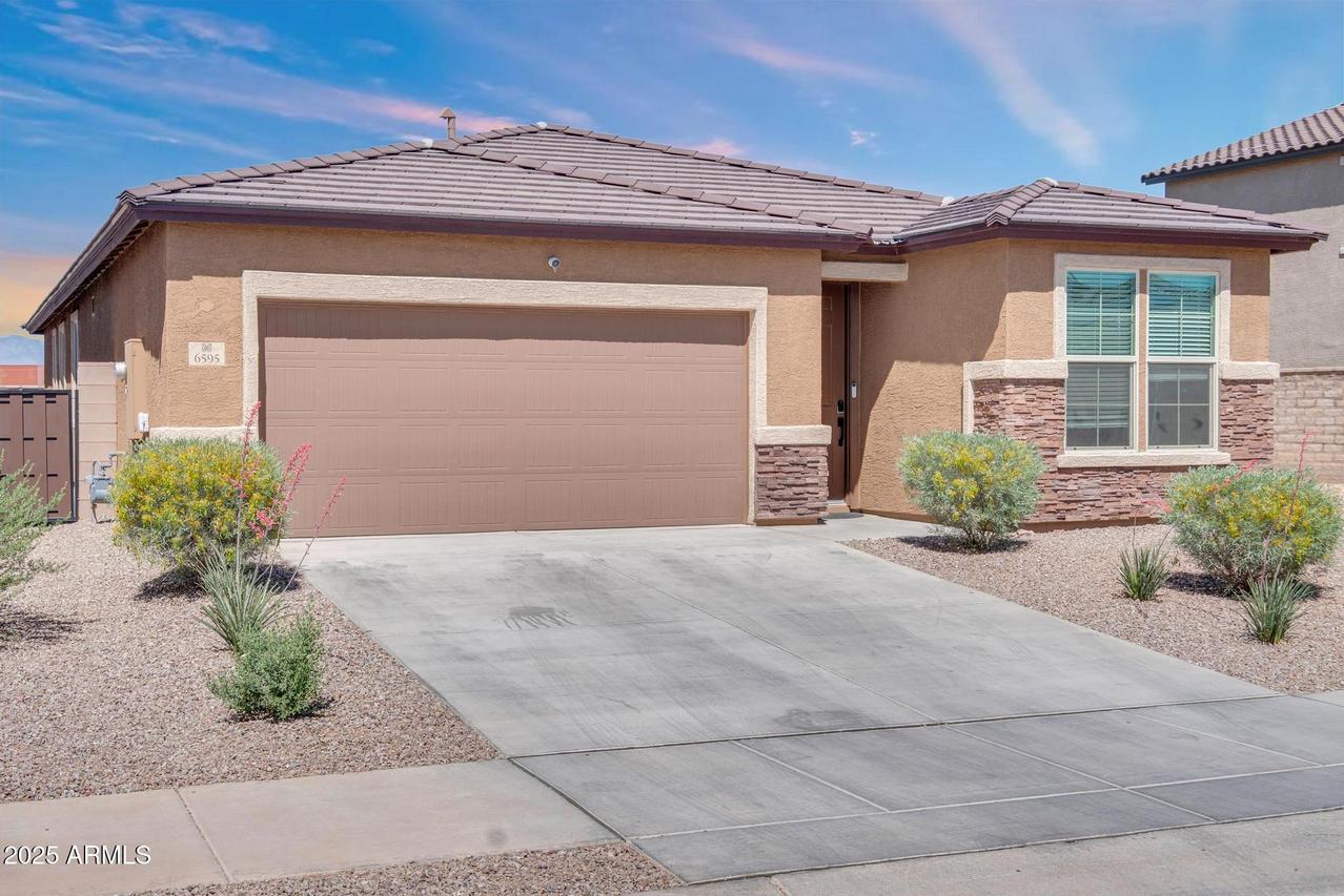6595 E Via Arroyo Largo, Tucson, AZ 85756