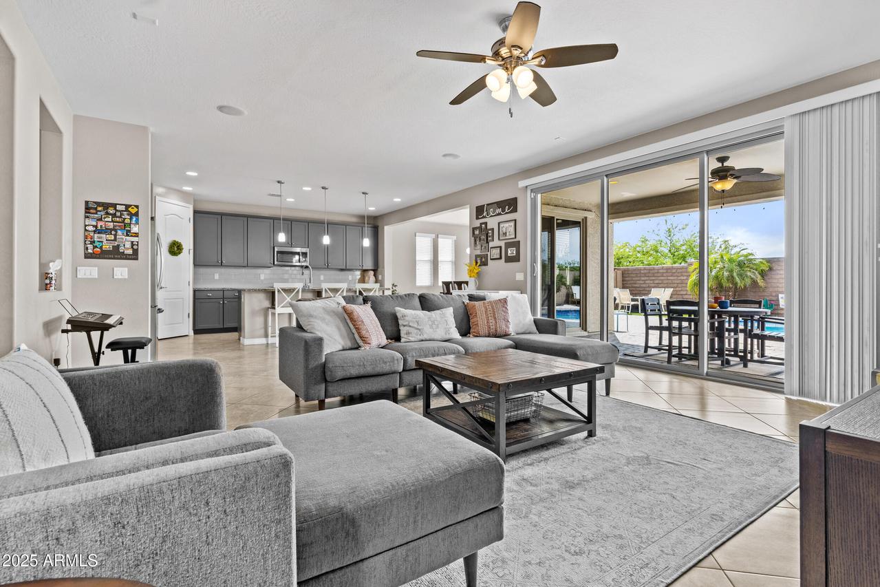 21978 N 100th Ave., Peoria, AZ 85383