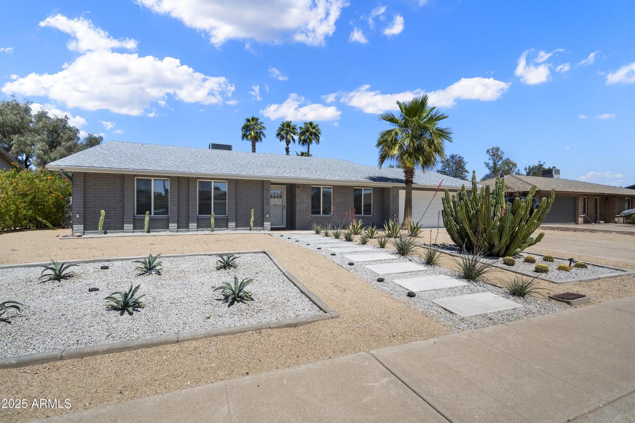 4904 E Tierra Buena Ln., Scottsdale, AZ 85254