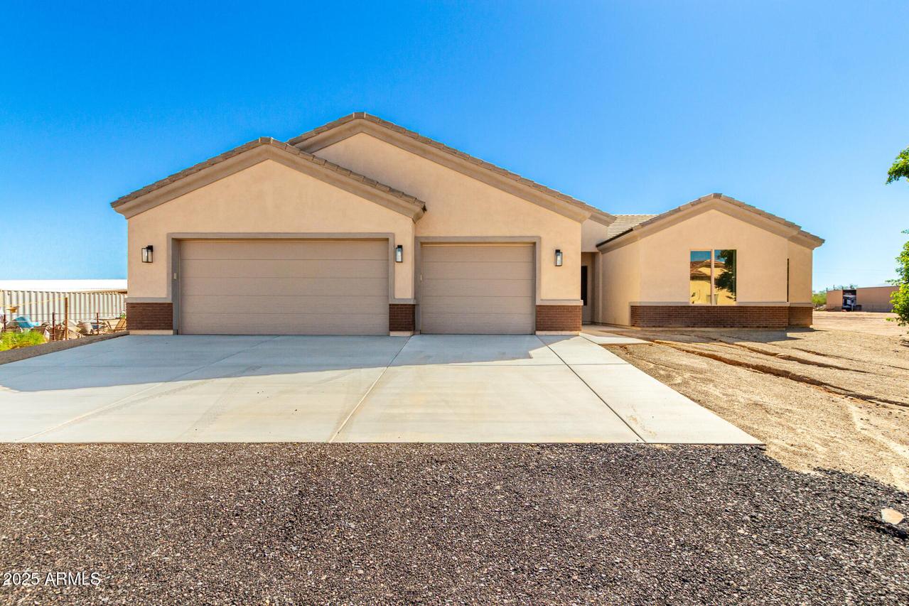 34889 N 3rd St., Phoenix, AZ 85086
