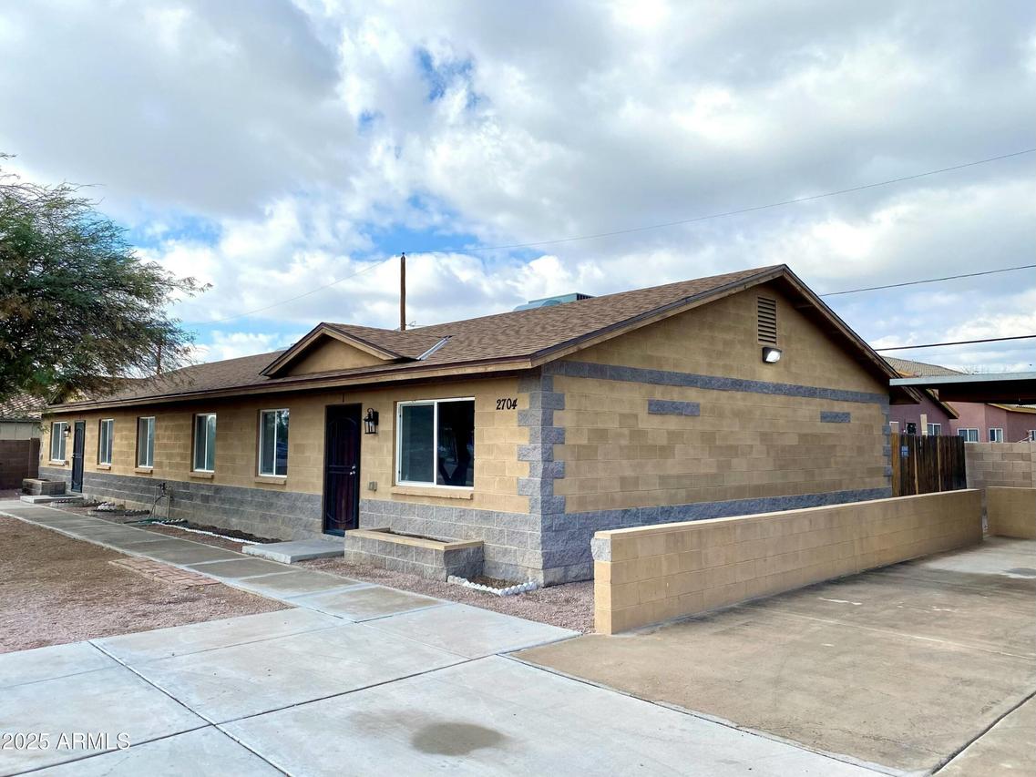 2704 E Southgate Ave., Phoenix, AZ 85040