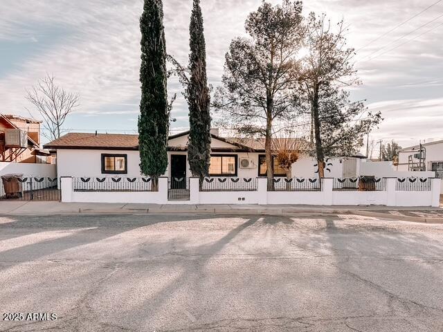 627 N H Ave., Douglas, AZ 85607