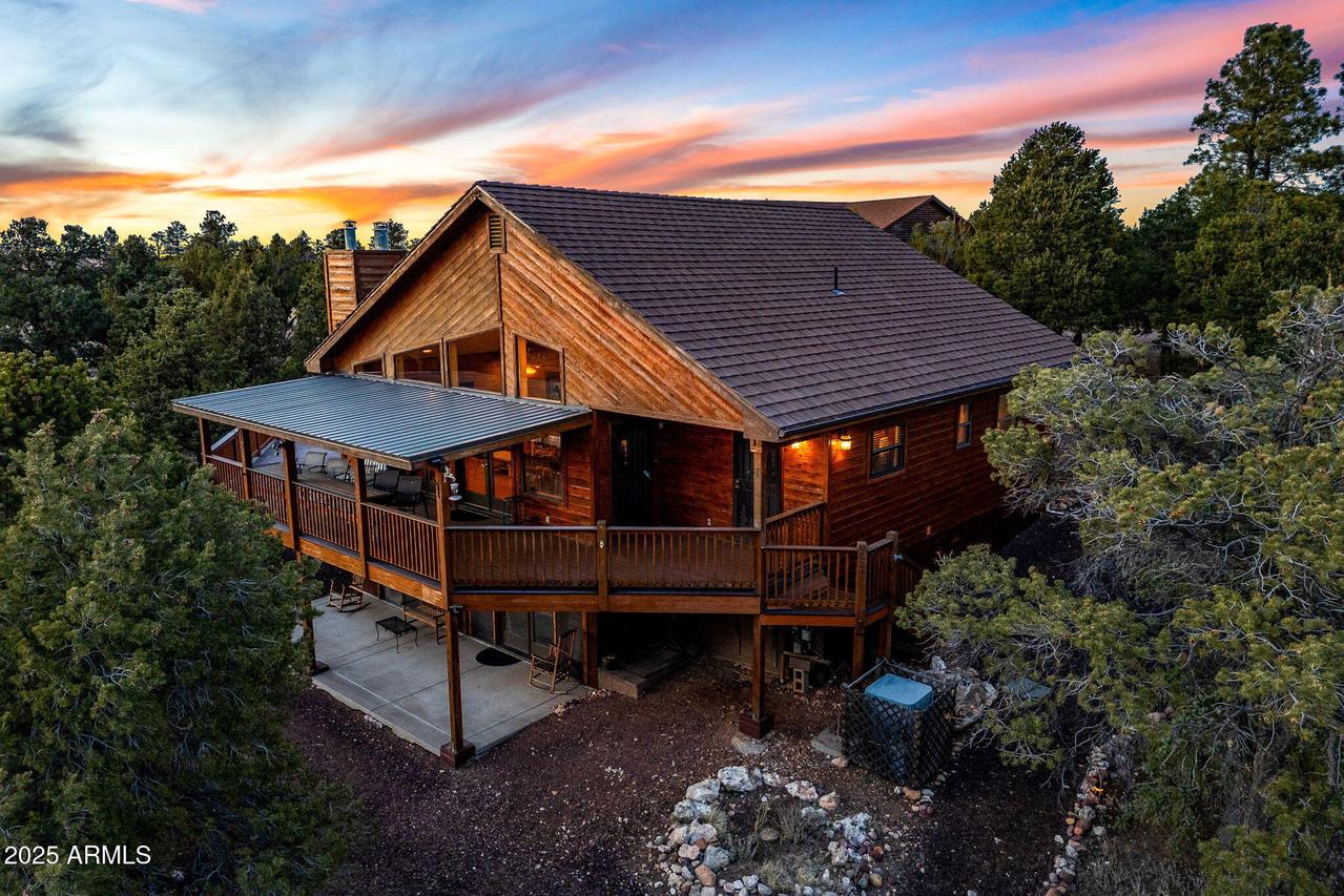 2810 Skyhawk Dr., Overgaard, AZ 85933