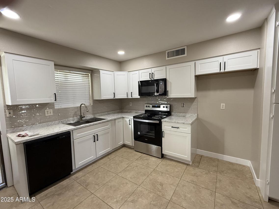 3314 W Del Monico Ln., Phoenix, AZ 85051