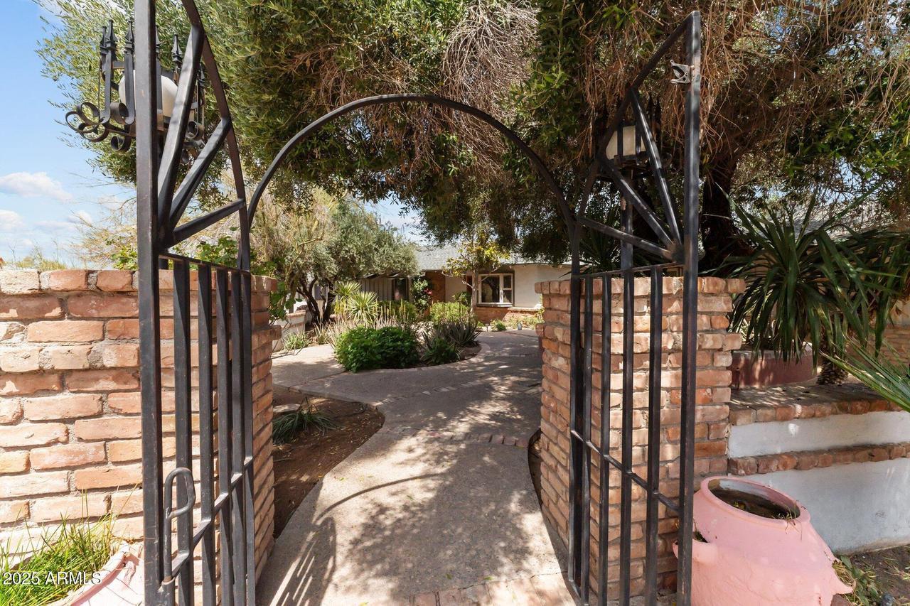 740 Sunny Cove Heights Rd., Wickenburg, AZ 85390