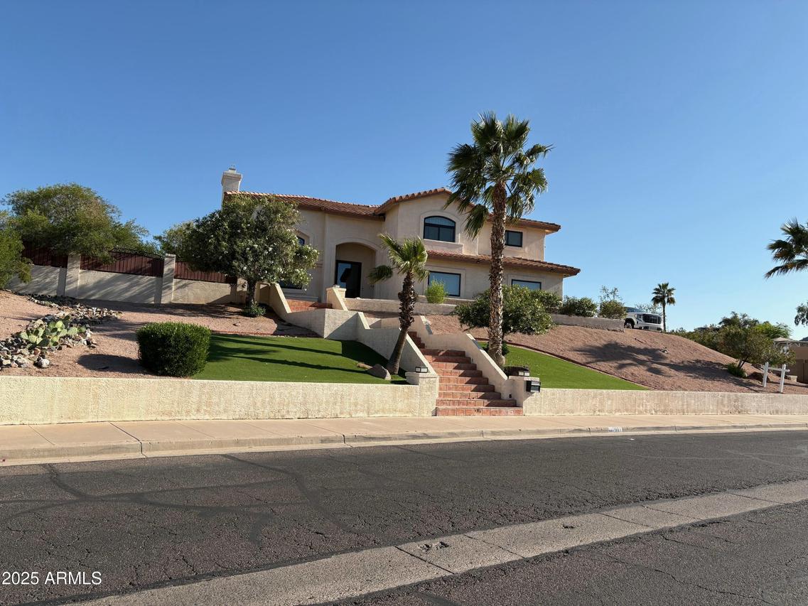2901 E Acoma Dr., Phoenix, AZ 85032