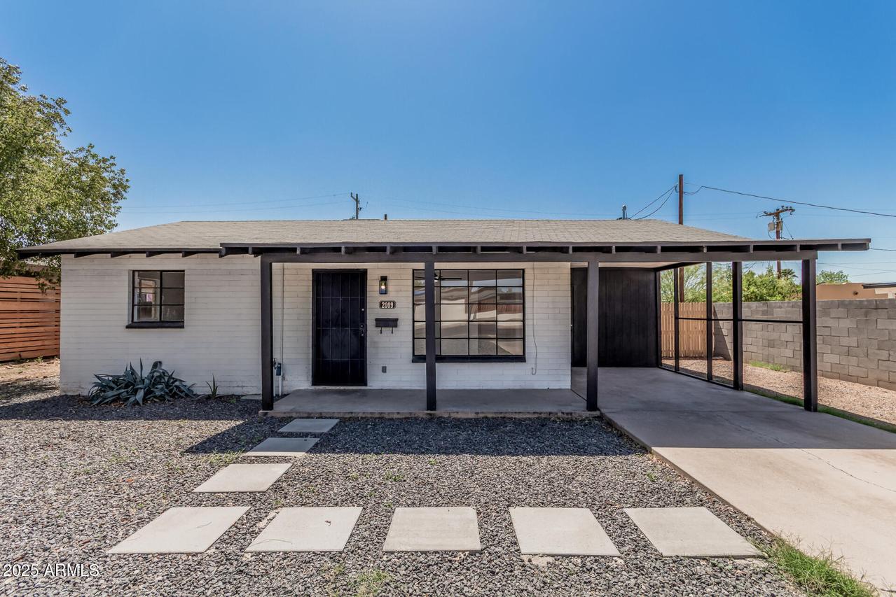 2009 E Clarendon Ave., Phoenix, AZ 85016
