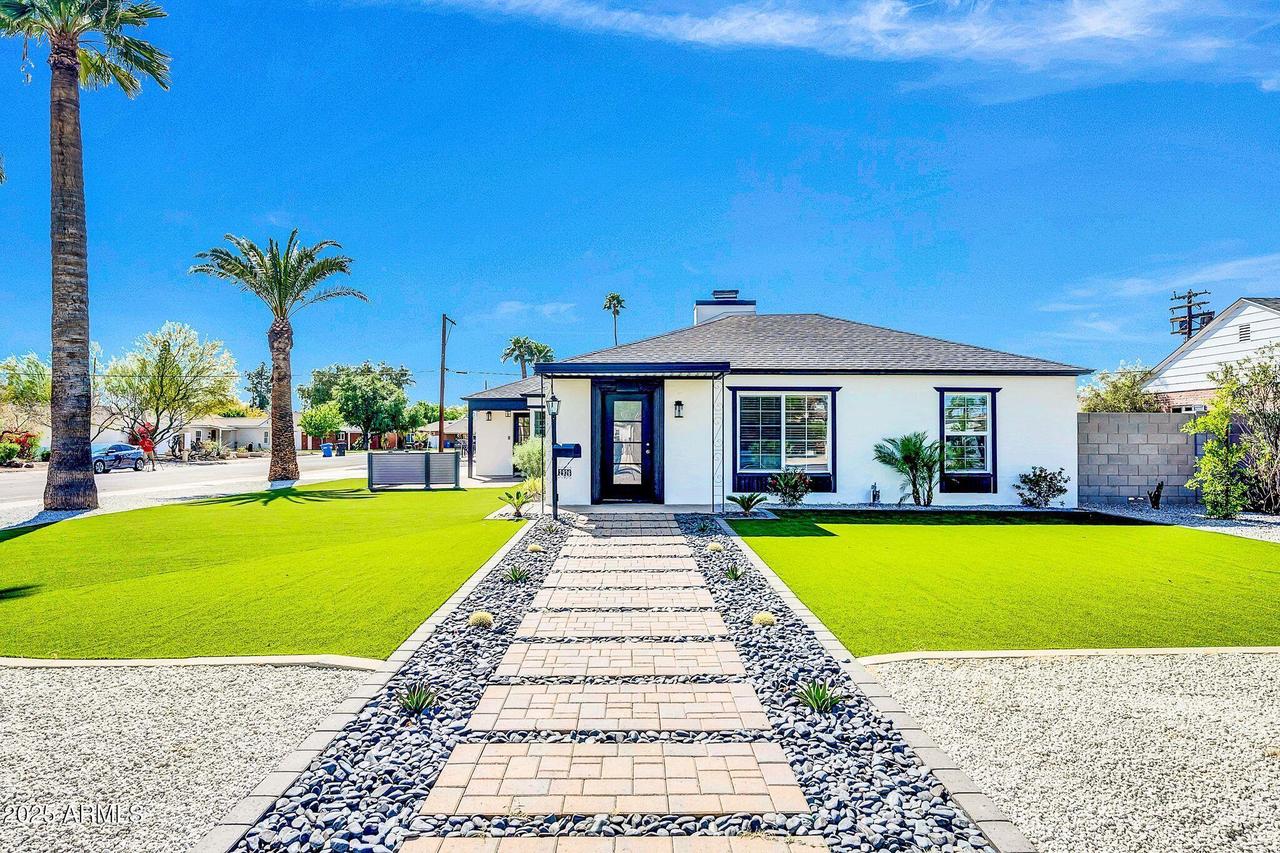 2926 N 16th Ave., Phoenix, AZ 85015