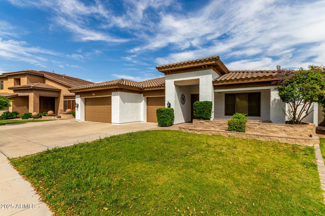 702 E Capricorn Way, Chandler, AZ 85249