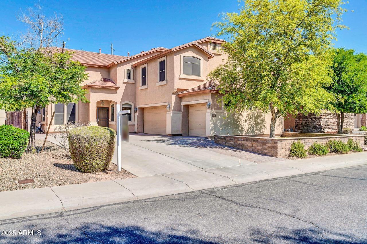 2512 E Bear Creek Ln., Phoenix, AZ 85024
