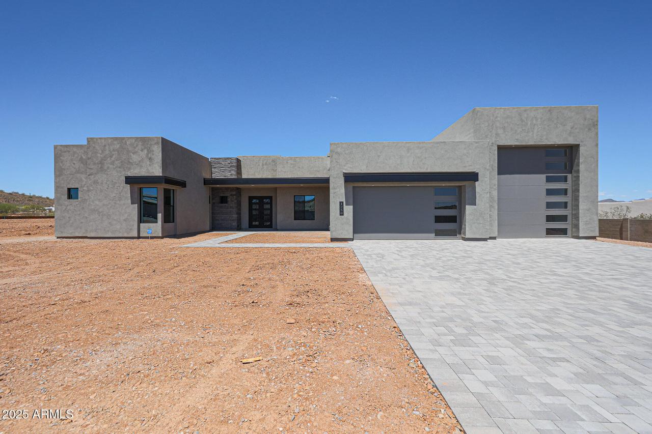 1250 E Smokehouse Tr., Phoenix, AZ 85085