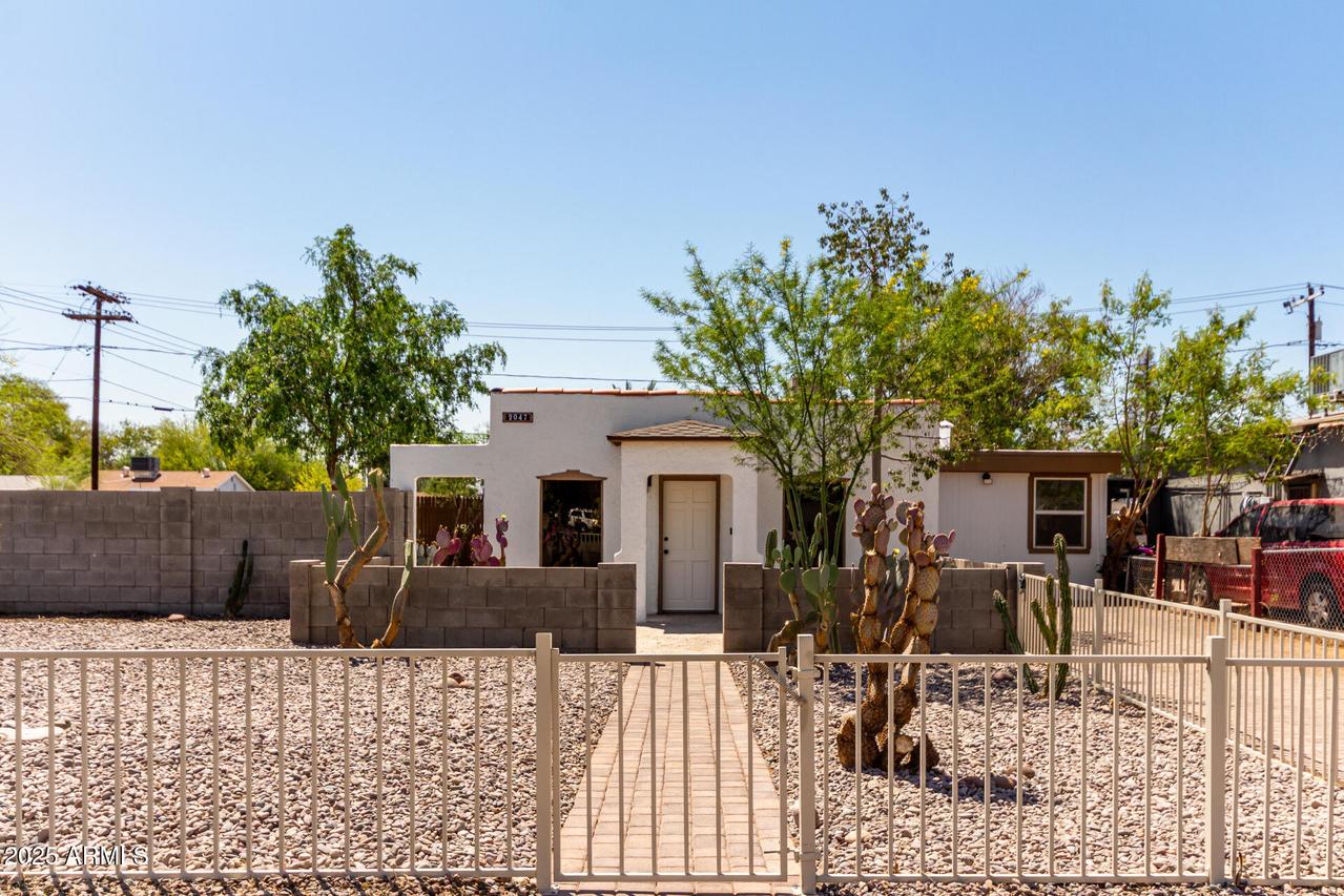 2047 E Virginia Ave., Phoenix, AZ 85006