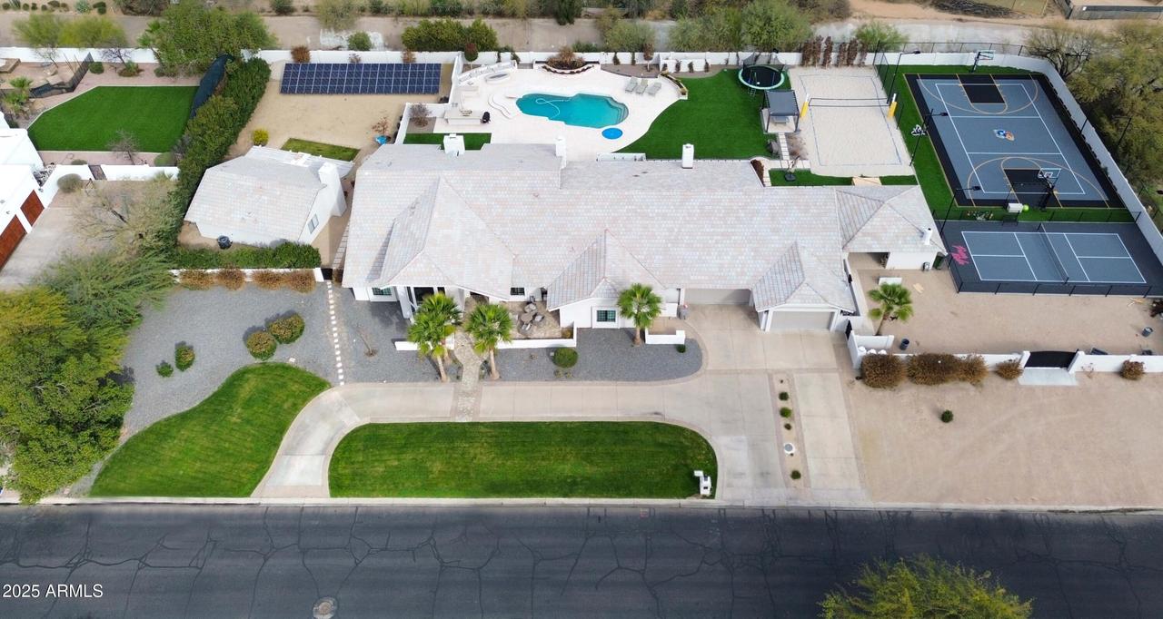 6718 E Caron Dr., Paradise Valley, AZ 85253