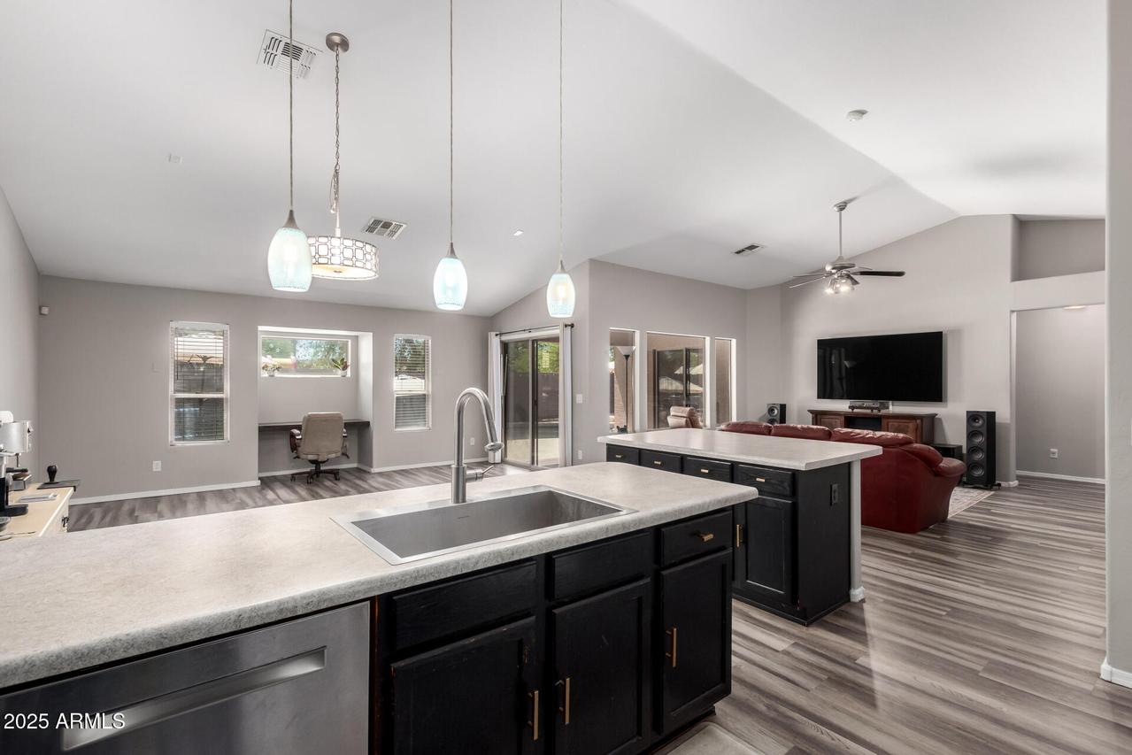 9259 W Caron Cir., Peoria, AZ 85345