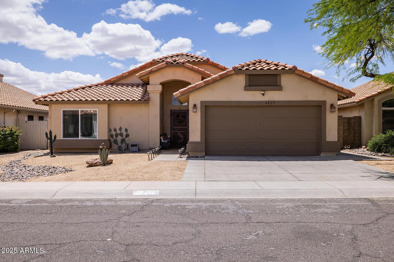 4529 E Thistle Landing Dr., Phoenix, AZ 85044