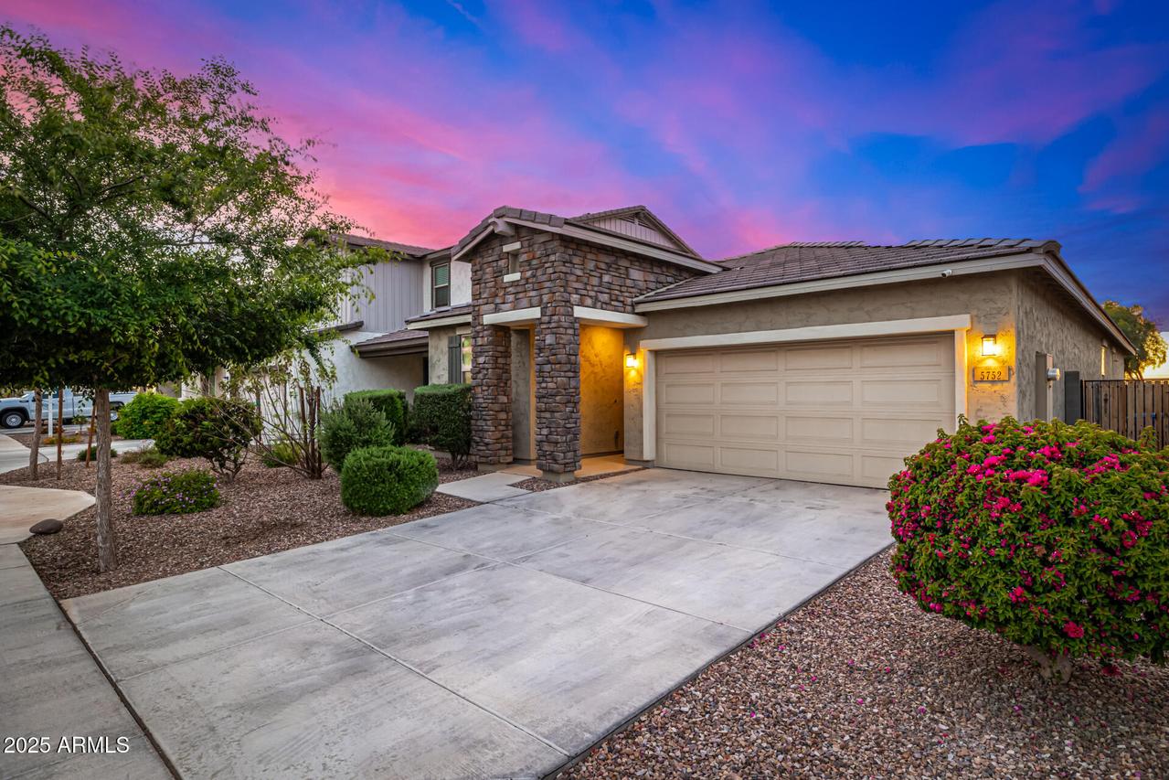 5752 N 109th Ave., Phoenix, AZ 85037