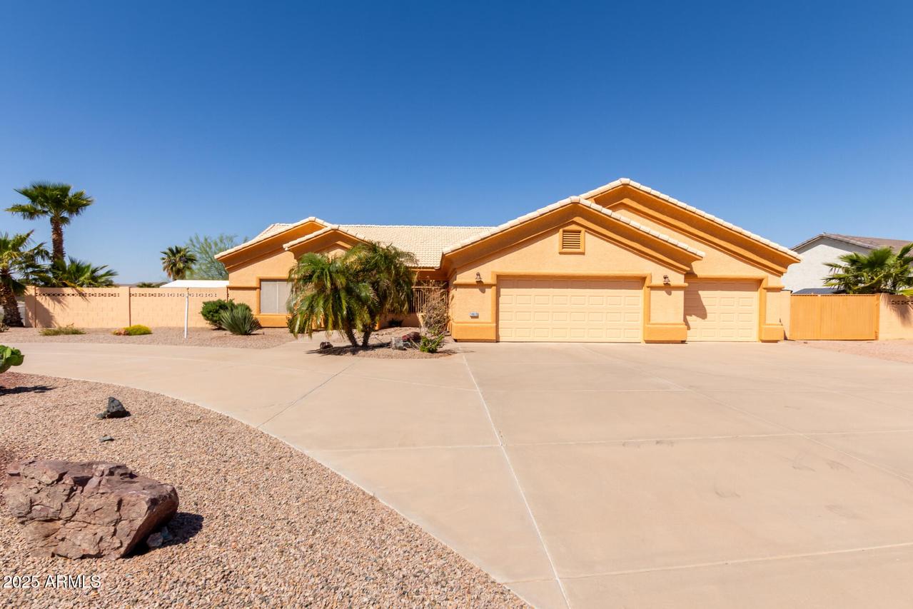 14870 S Country Club Way, Arizona City, AZ 85123