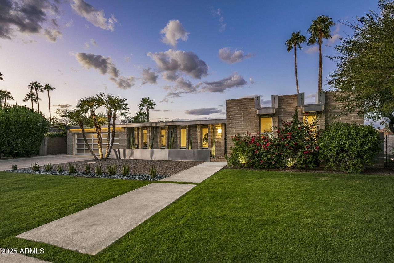 20 W Canterbury Ln., Phoenix, AZ 85023