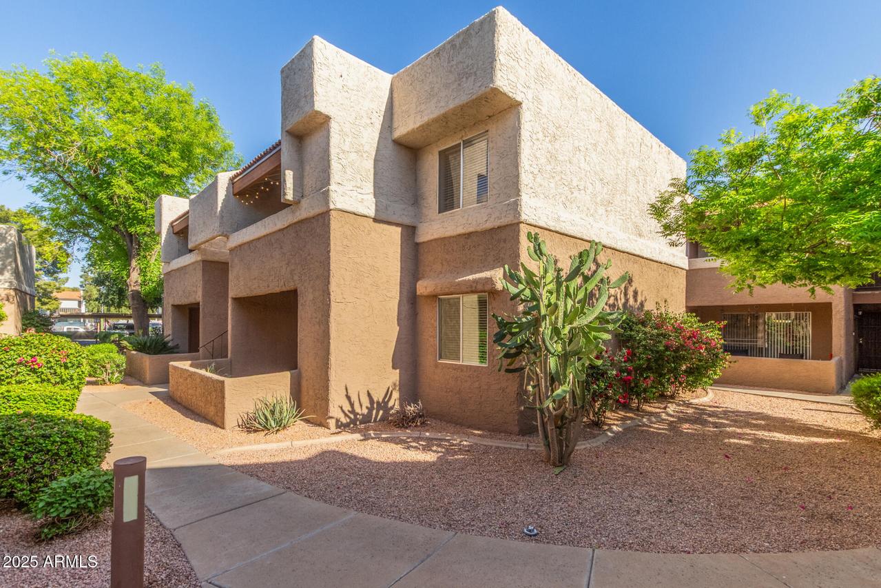 4554 E Paradise Village Pkwy. #115, Phoenix, AZ 85032