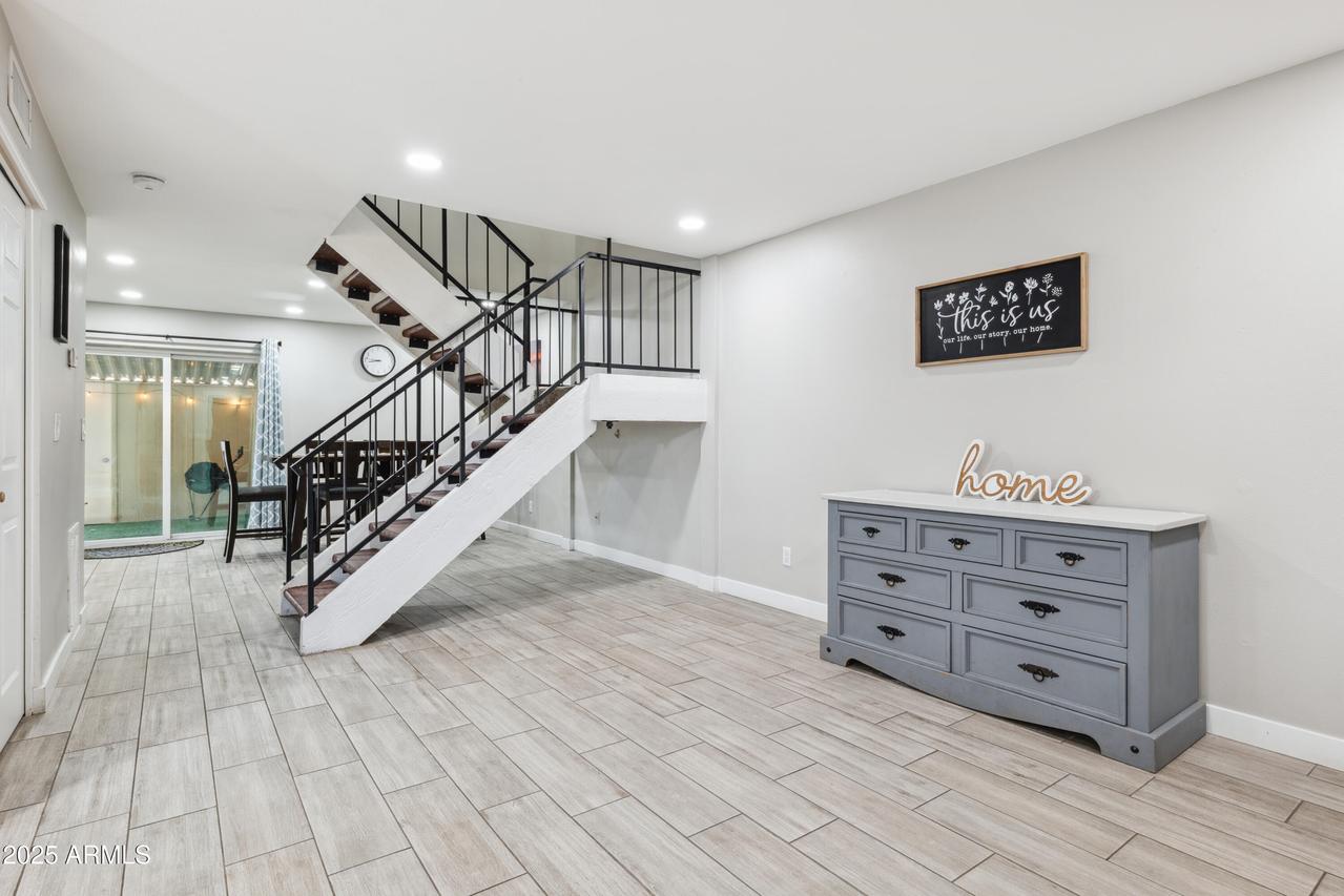 4642 N 19th Ave., Phoenix, AZ 85015