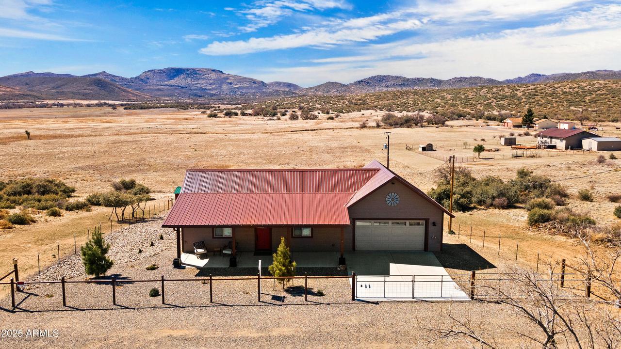 16147 W Apache Way, Peeples Valley, AZ 86332
