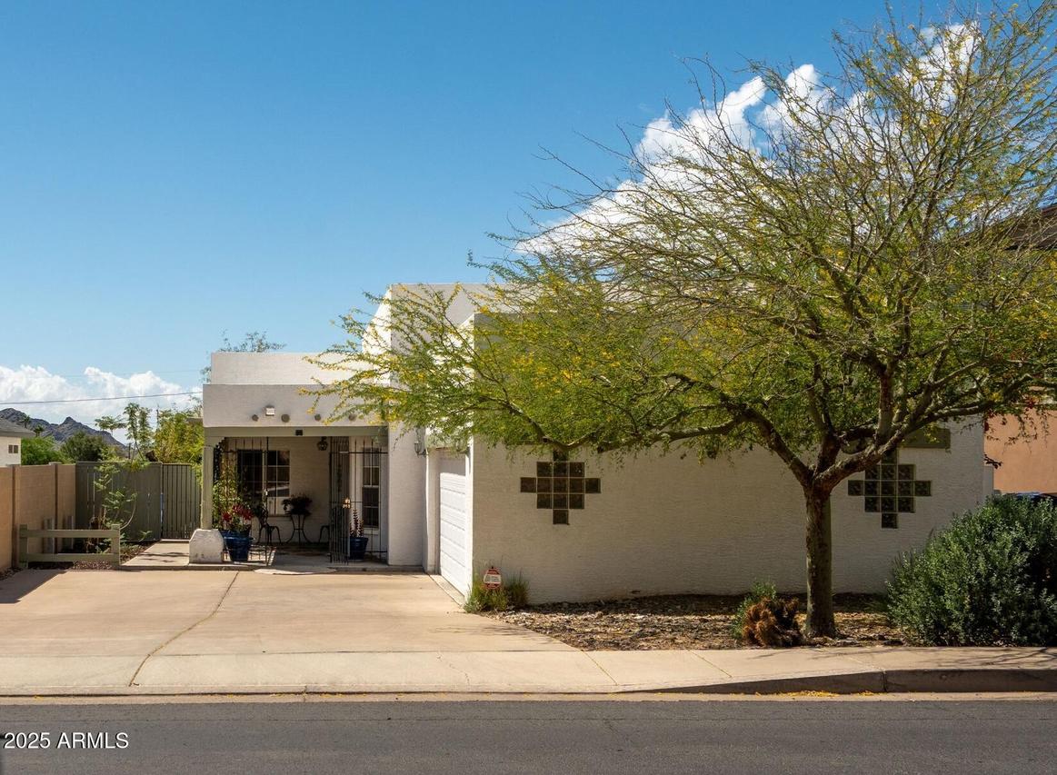 1221 E Cholla St., Phoenix, AZ 85020