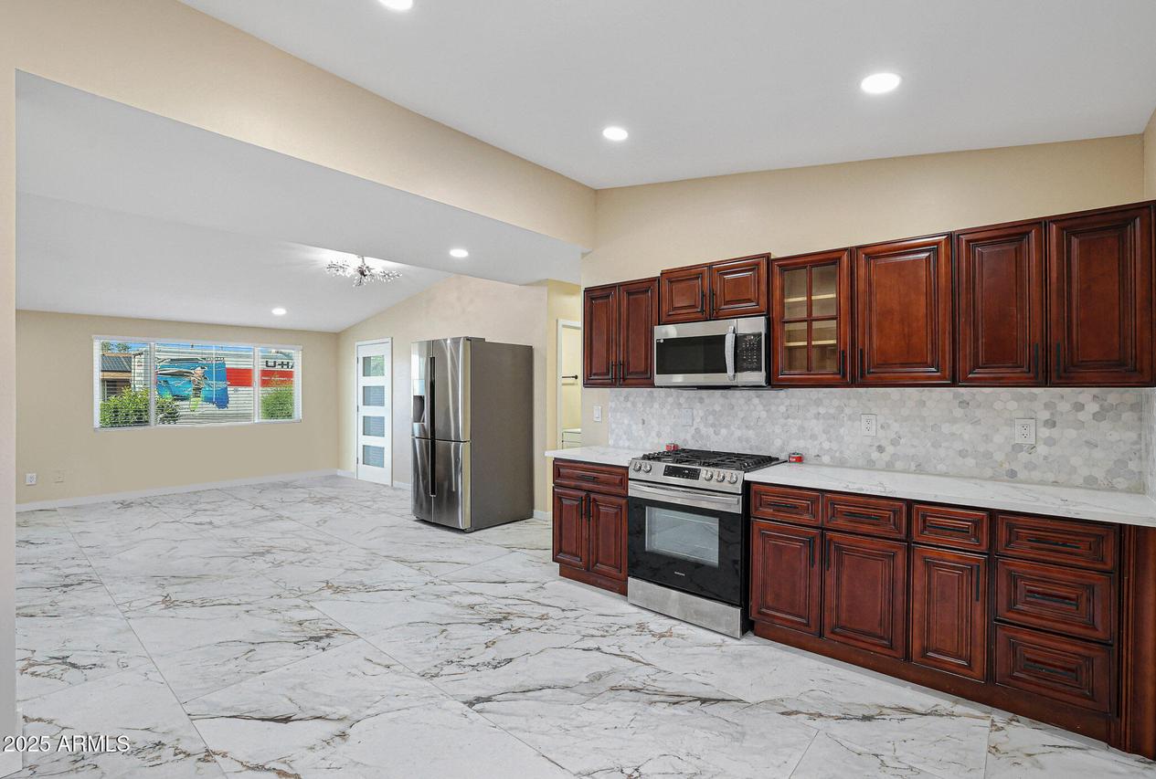 725 E Encanto Dr., Tempe, AZ 85281