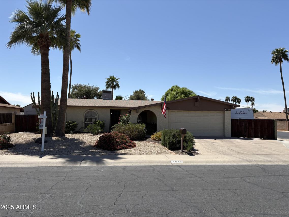 4841 W Mercer Ln., Glendale, AZ 85304