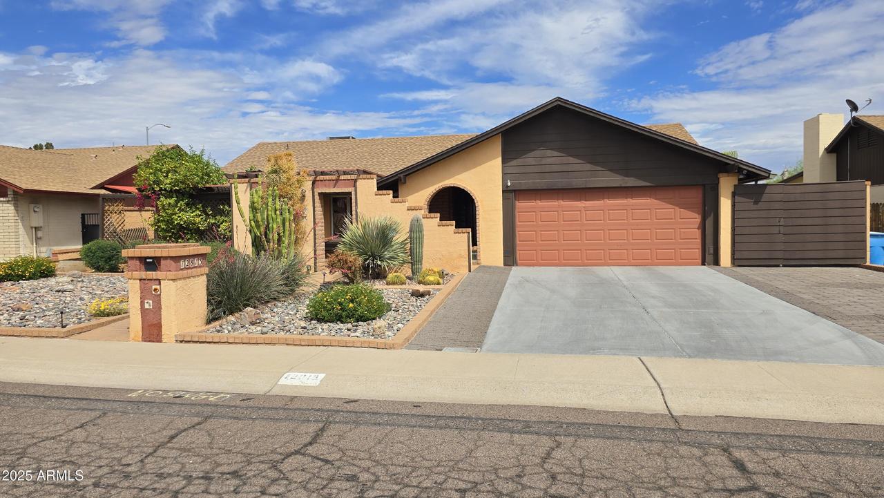 12813 N 39th Dr., Phoenix, AZ 85029