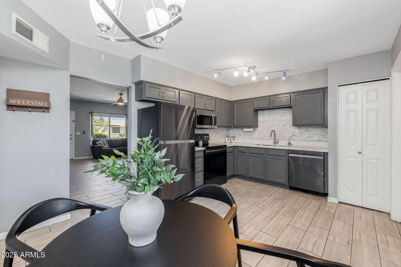 1050 S Stapley Dr. #49, Mesa, AZ 85204